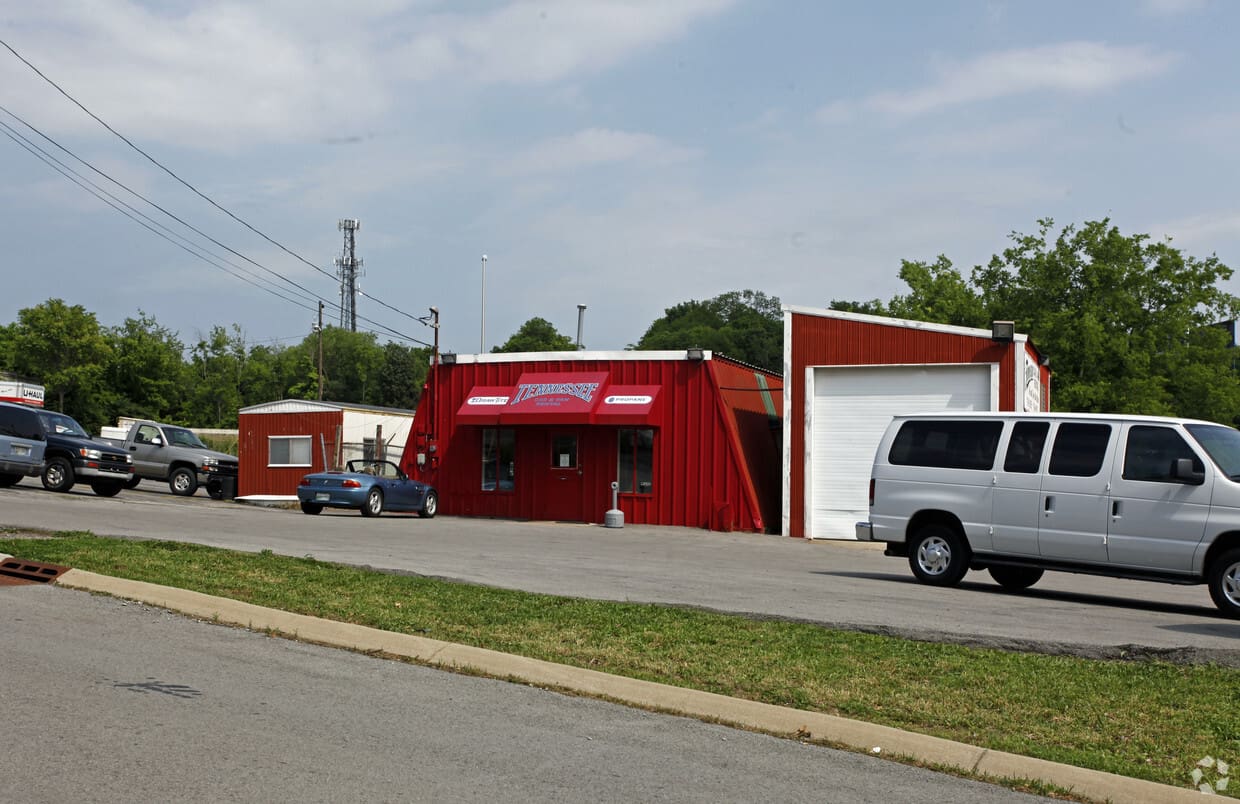 1218 Lakeview Drive. Franklin TN