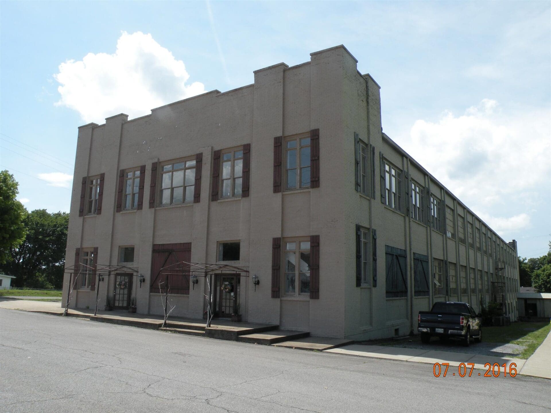 100 South Mulberry Street, Dickson TN — image 2